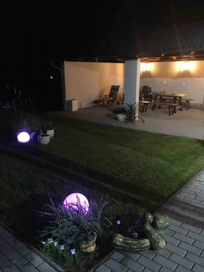 Chalupa Na Samote S Virivkou Tábor Εξωτερικό φωτογραφία